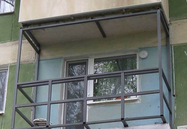 Альтернативное остекление балкона оргстеклом вместо стекла Бронницы