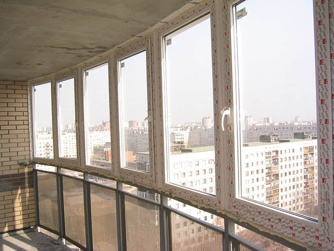 Недорогое остекление общего балкона Бронницы